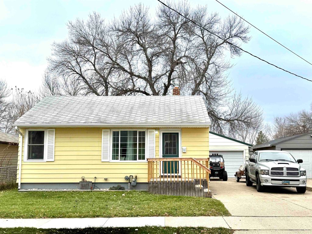 509 NW 13th St, Minot, ND 58703
