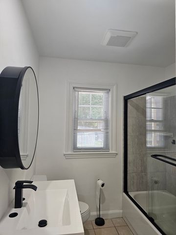85 Lexington Ave, Lowell, MA 01854