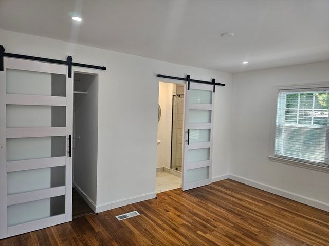 85 Lexington Ave, Lowell, MA 01854
