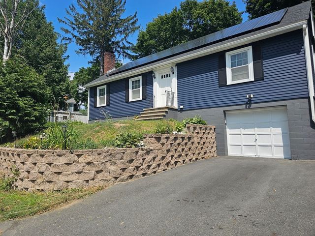 85 Lexington Ave, Lowell, MA 01854