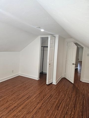 85 Lexington Ave, Lowell, MA 01854
