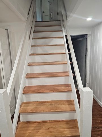 85 Lexington Ave, Lowell, MA 01854