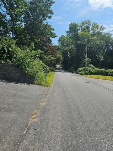 85 Lexington Ave, Lowell, MA 01854