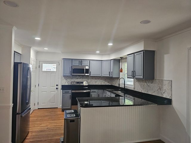 85 Lexington Ave, Lowell, MA 01854