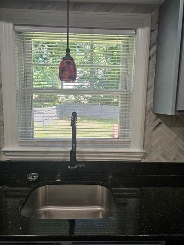 85 Lexington Ave, Lowell, MA 01854