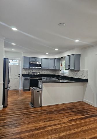 85 Lexington Ave, Lowell, MA 01854