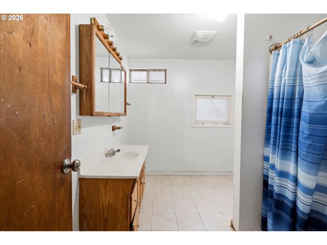 806 Ne GALLOWAY St, Mc Minnville, OR 97128