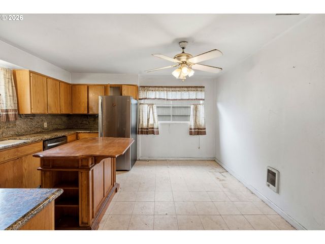 806 Ne GALLOWAY St, Mc Minnville, OR 97128