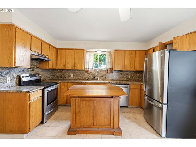 806 Ne GALLOWAY St, Mc Minnville, OR 97128