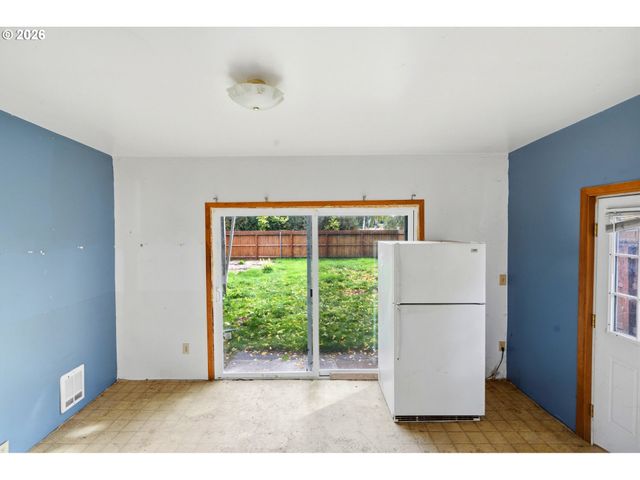 806 Ne GALLOWAY St, Mc Minnville, OR 97128