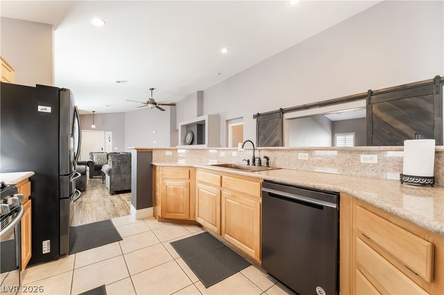 62 Harbor Coast Street, Las Vegas, NV 89148