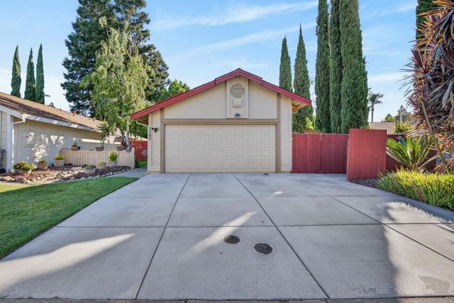 7597 Deltawind Dr, Sacramento, CA 95831