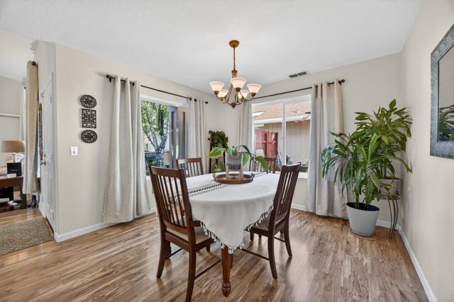 7597 Deltawind Dr, Sacramento, CA 95831