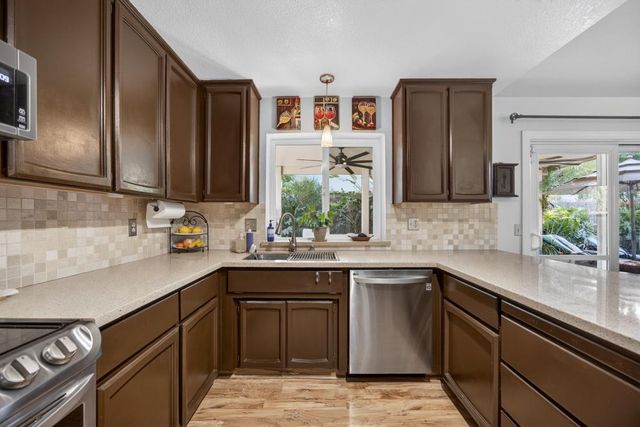 7597 Deltawind Dr, Sacramento, CA 95831