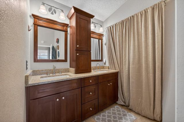 7597 Deltawind Dr, Sacramento, CA 95831