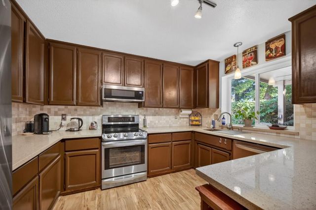 7597 Deltawind Dr, Sacramento, CA 95831