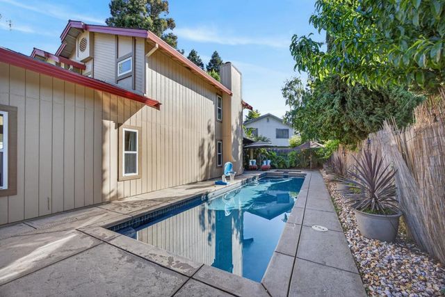 7597 Deltawind Dr, Sacramento, CA 95831