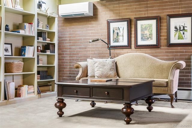 2735 E 7th Avenue Parkway, Denver, CO 80206