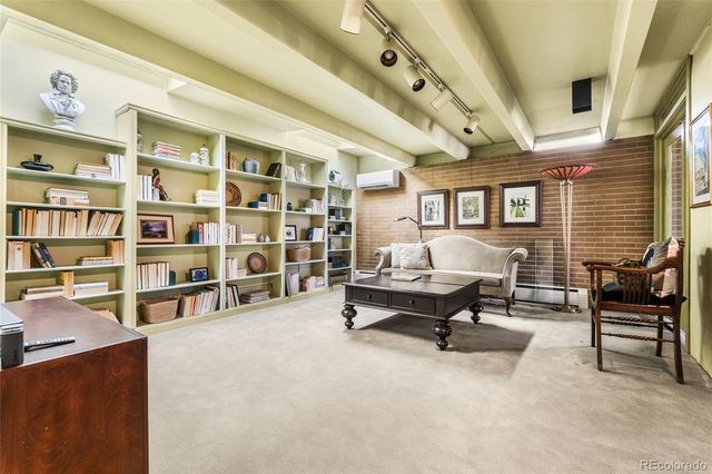 2735 E 7th Avenue Parkway, Denver, CO 80206