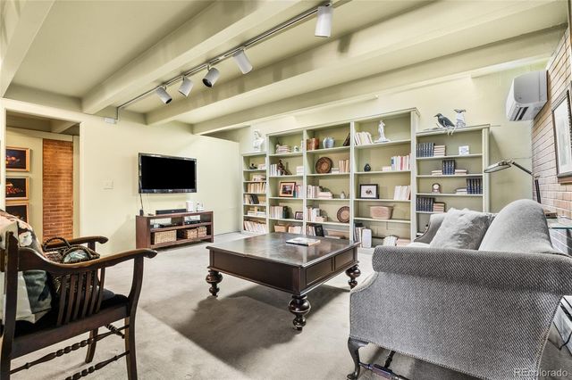 2735 E 7th Avenue Parkway, Denver, CO 80206