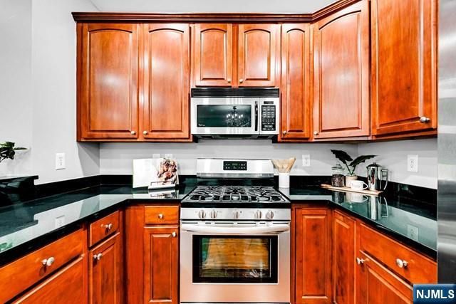 106 Rock Creek Drive T211, Clifton, NJ 07014