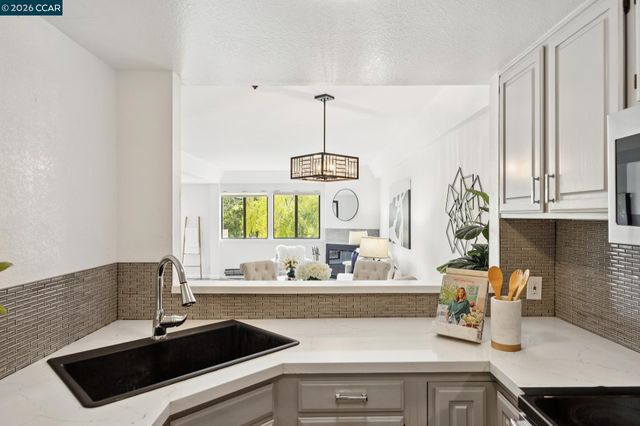655 Chetwood St 203, Oakland, CA 94610