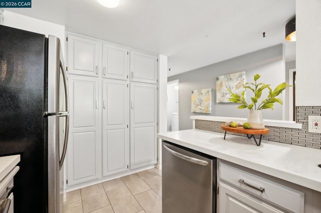 655 Chetwood St 203, Oakland, CA 94610
