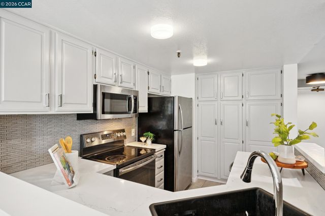655 Chetwood St 203, Oakland, CA 94610
