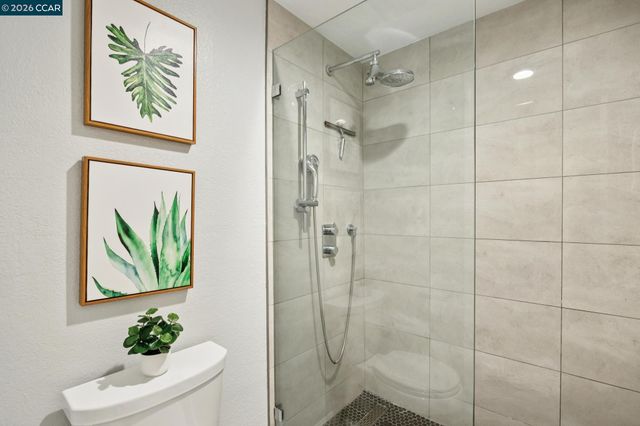 655 Chetwood St 203, Oakland, CA 94610