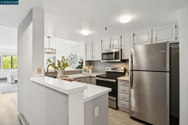 655 Chetwood St 203, Oakland, CA 94610