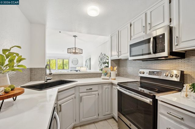 655 Chetwood St 203, Oakland, CA 94610