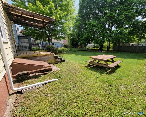 82 Helen Street, Hamden, CT 06514