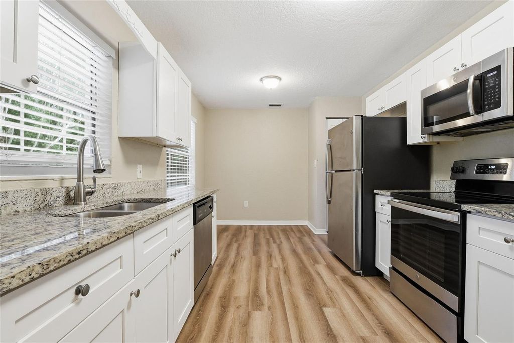 Image 12 of property listing at 1317 BRAEBURY DRIVE, Leesburg, FL 34748