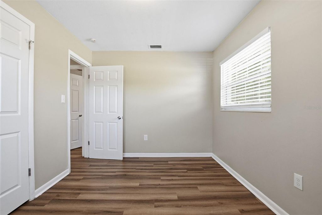 Image 16 of property listing at 1317 BRAEBURY DRIVE, Leesburg, FL 34748