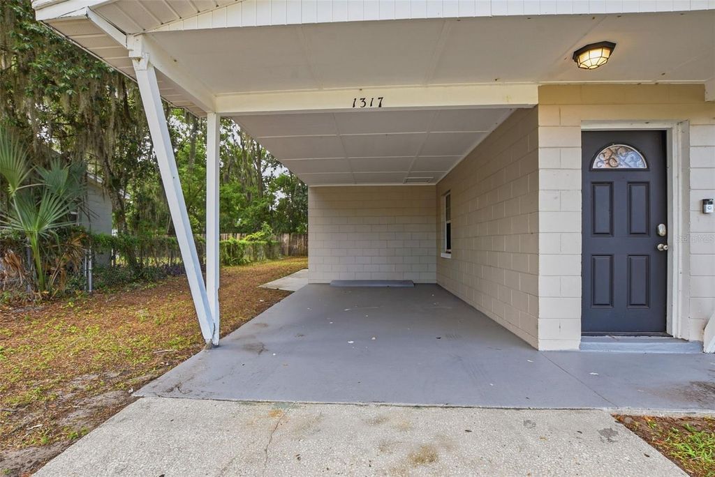 Image 3 of property listing at 1317 BRAEBURY DRIVE, Leesburg, FL 34748