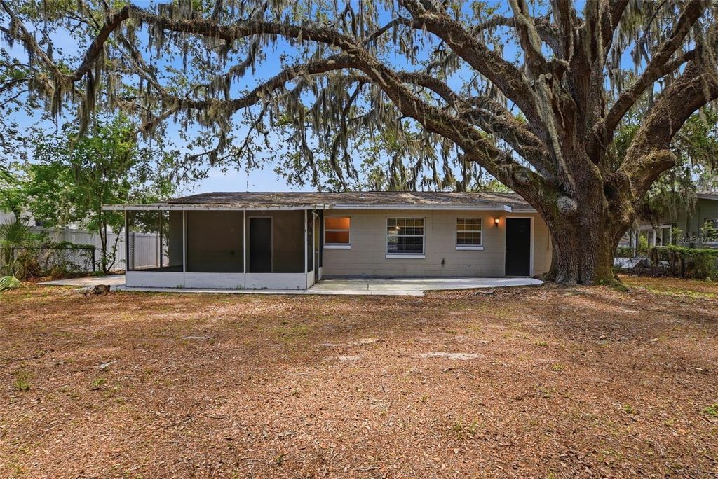 Image 27 of property listing at 1317 BRAEBURY DRIVE, Leesburg, FL 34748