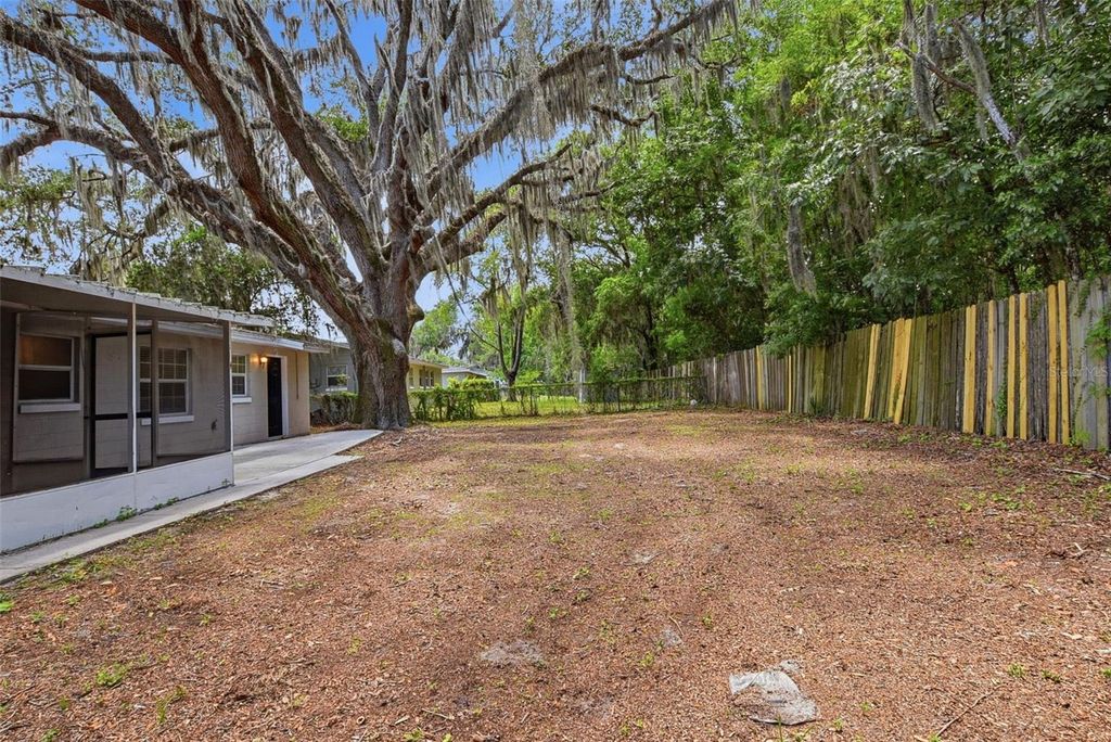 Image 28 of property listing at 1317 BRAEBURY DRIVE, Leesburg, FL 34748