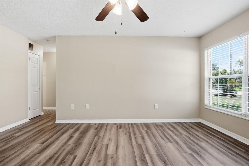 Image 9 of property listing at 1317 BRAEBURY DRIVE, Leesburg, FL 34748