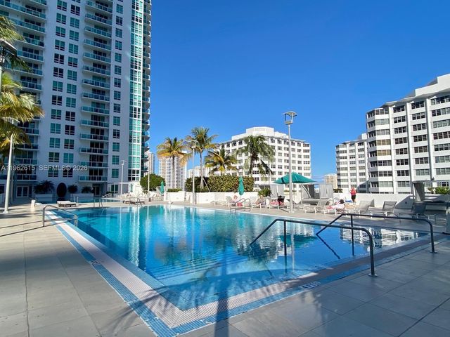 950 Brickell Bay Dr 4002, Miami, FL 33131