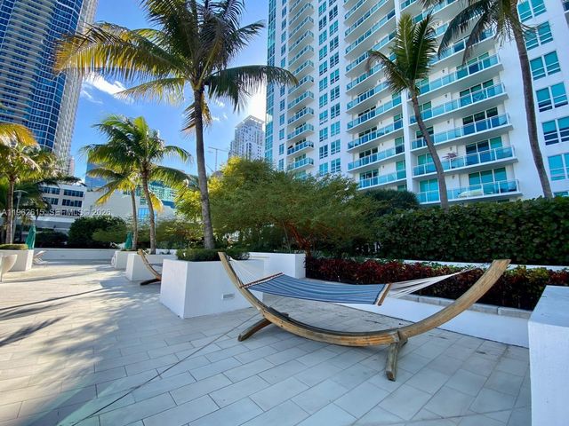 950 Brickell Bay Dr 4002, Miami, FL 33131