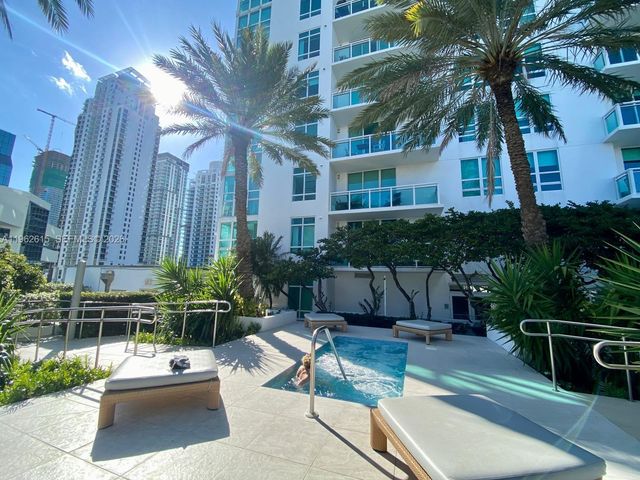 950 Brickell Bay Dr 4002, Miami, FL 33131