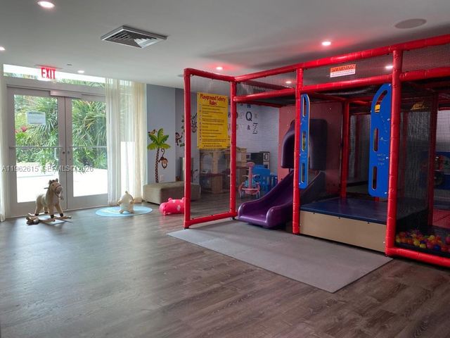 950 Brickell Bay Dr 4002, Miami, FL 33131