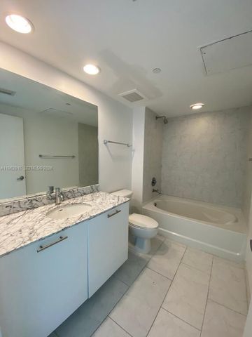 950 Brickell Bay Dr 4002, Miami, FL 33131