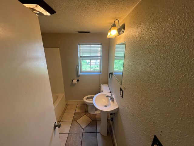 1321 N Clifton Avenue, Springfield, MO 65802