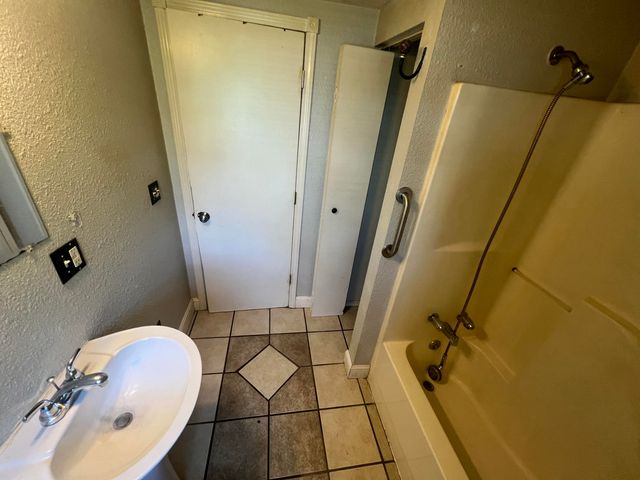 1321 N Clifton Avenue, Springfield, MO 65802