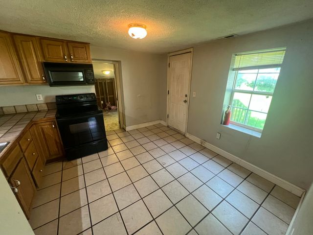 1321 N Clifton Avenue, Springfield, MO 65802