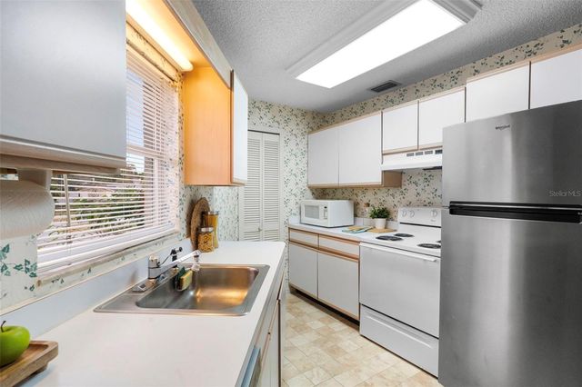 8626 EDGE O WOODS COURT, Orlando, FL 32819