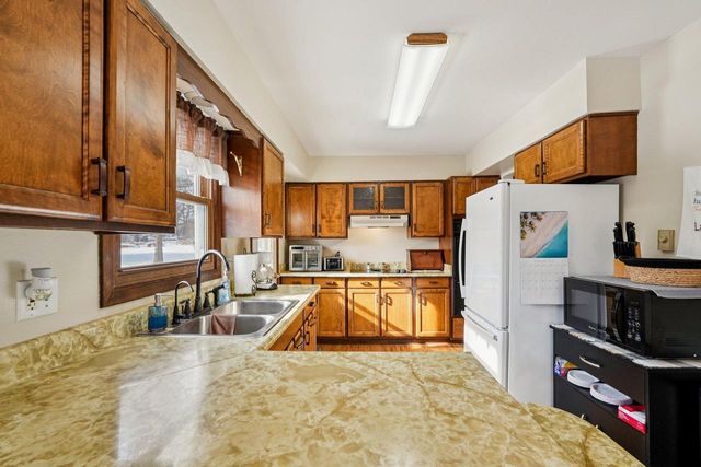 857 E Newark DRIVE, West Bend, WI 53090