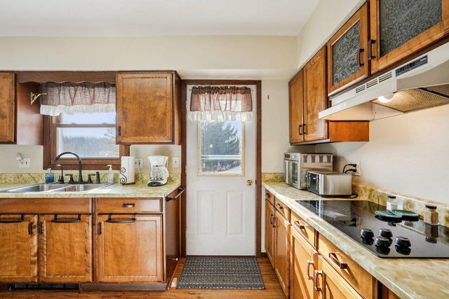 857 E Newark DRIVE, West Bend, WI 53090