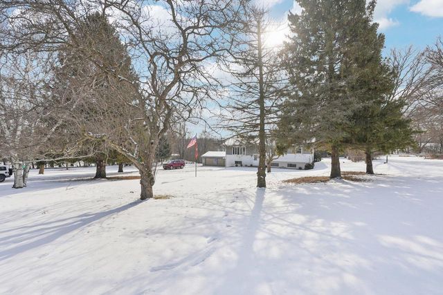 857 E Newark DRIVE, West Bend, WI 53090